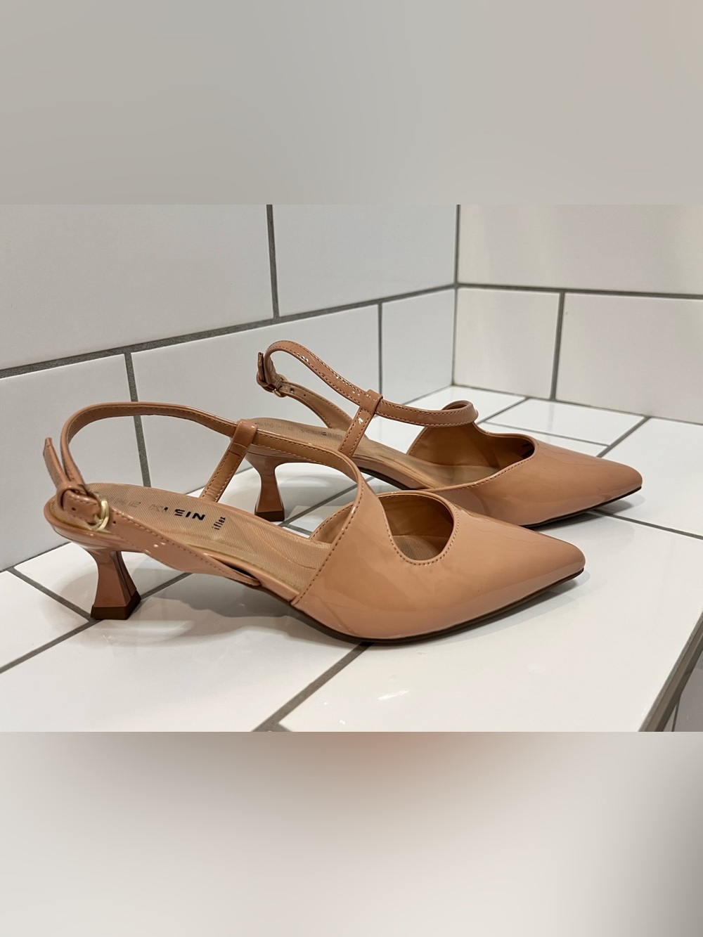 Anne Klein Izzi Beige Patent Slingback Pumps Pointed Toe Heel Nude Size 6